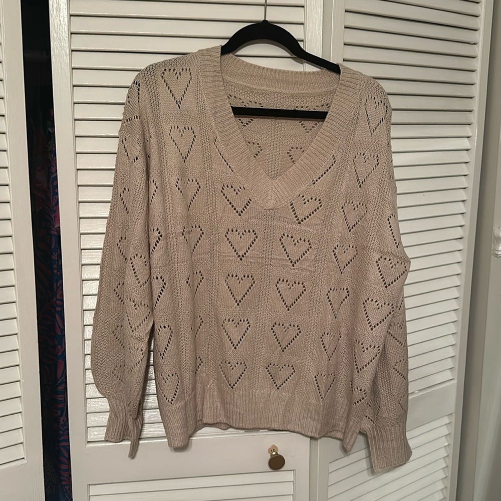 Amazon Heart V neck Sweater Size XL